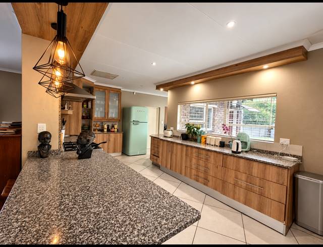 4 BEDROOM HOUSE TO LET IN THREE RIVERS EAST